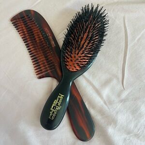 Mason Pearson Pocket Boar Bristle Hairbrush B4 and Detangling Comb C2